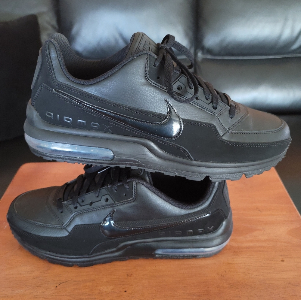 Nike Men's Black Sneakers